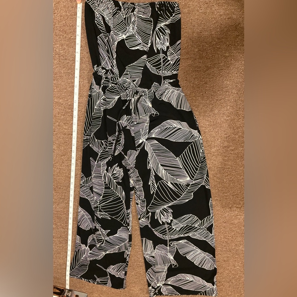 Express Leaf Pattern Capri Romper - image 6